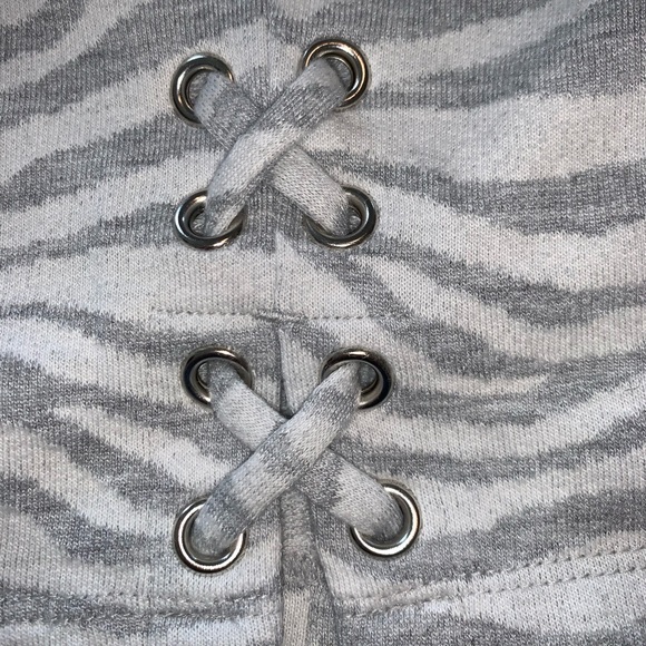 Chico's Weekends Capri Pants Chico's Size 3 Gray/White Zebra Print - Picture 7 of 9